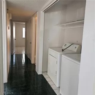 Photo #4: 2557316 Listing