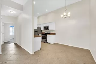 Photo #4: 2557328 Listing