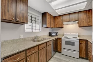 Photo #4: 2557343 Listing