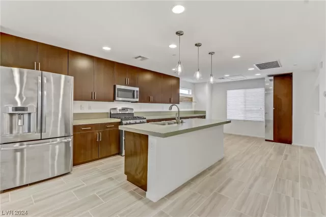 MLS: 2557345 Condo For Sale