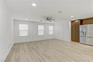 Photo #5: 2557345 Listing