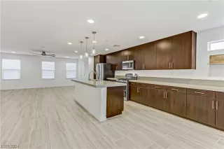 Photo #6: 2557345 Listing