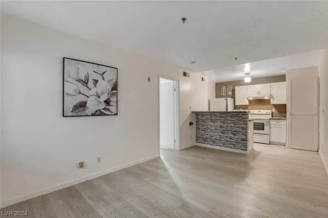 MLS: 2557363 Condo For Sale