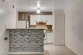 Photo #2: 2557363 Listing 