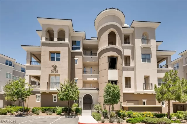 MLS: 2557393 Condo For Sale