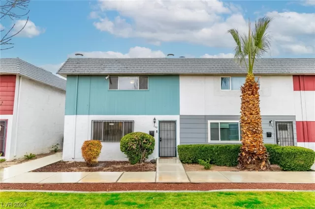 MLS: 2557402 Condo For Sale