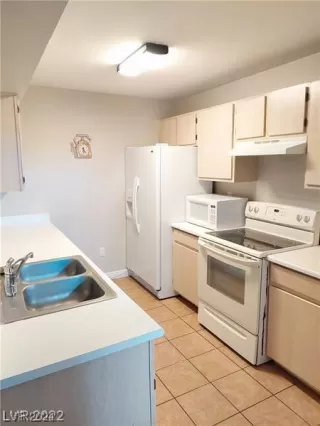 Photo #3: 2557455 Listing 