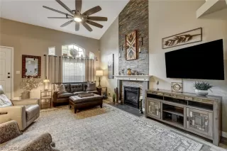 Photo #6: 2557509 Listing