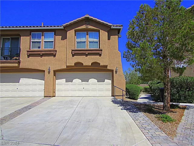 MLS: 2557520 Condo For Sale