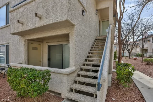 MLS: 2557527 Condo For Sale