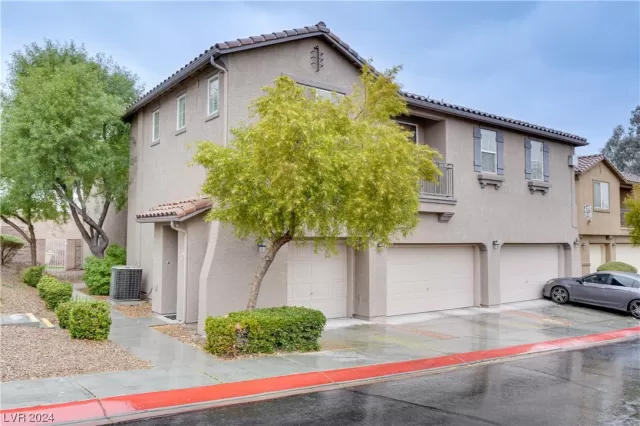 MLS: 2557618 Condo For Sale