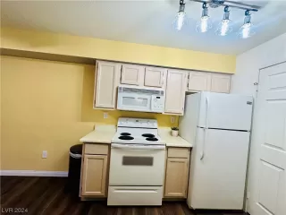 Photo #6: 2557629 Listing 