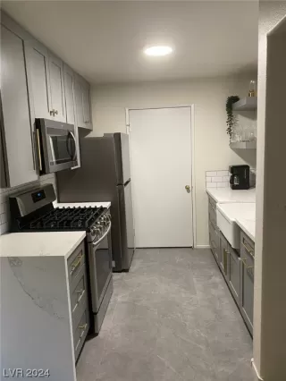 Photo #6: 2557639 Listing