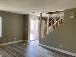 Photo #3: 2557647 Listing