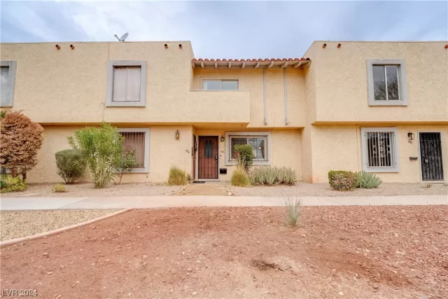 MLS: 2557751 Condo For Sale