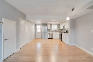 Photo #6: 2557751 Listing