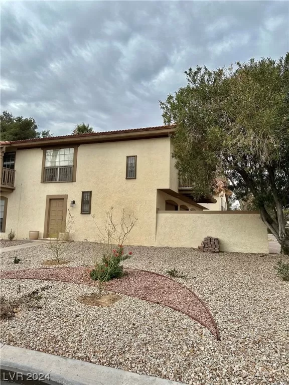MLS: 2557754 Condo For Sale