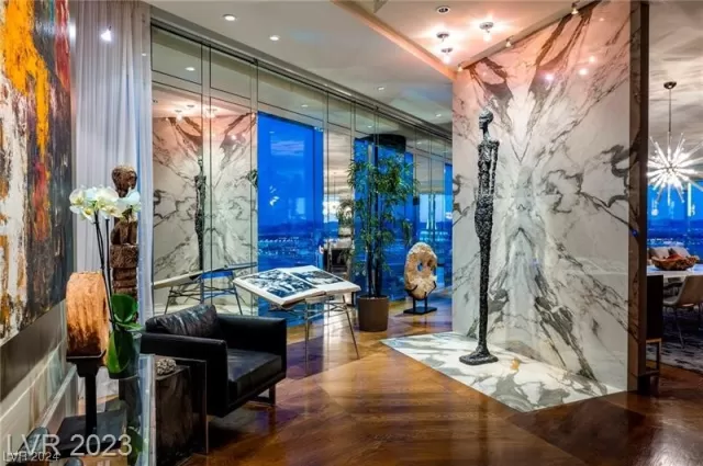 MLS: 2557758 Condo For Sale