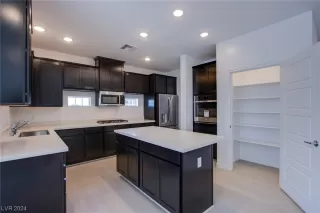 Photo #1: 2557765 Listing 