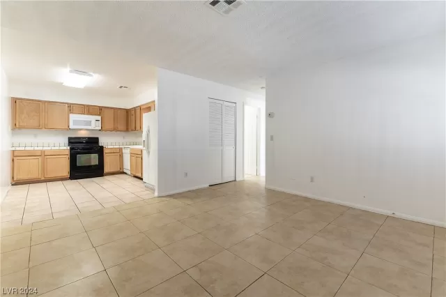 MLS: 2557796 Condo For Sale