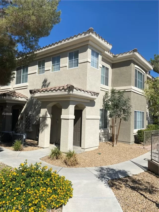 MLS: 2557837 Condo For Sale