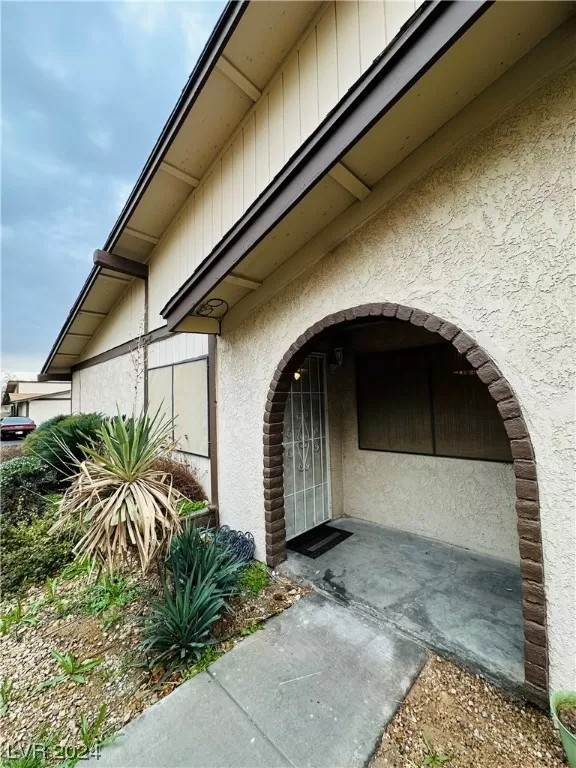 MLS: 2557839 Condo For Sale