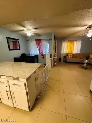 Photo #2: 2557839 Listing 