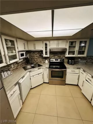 Photo #3: 2557839 Listing 