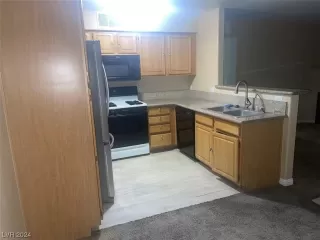 Photo #5: 2557862 Listing