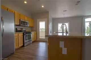 Photo #4: 2557939 Listing