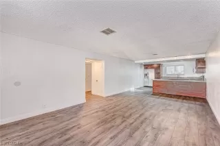 Photo #3: 2557971 Listing 