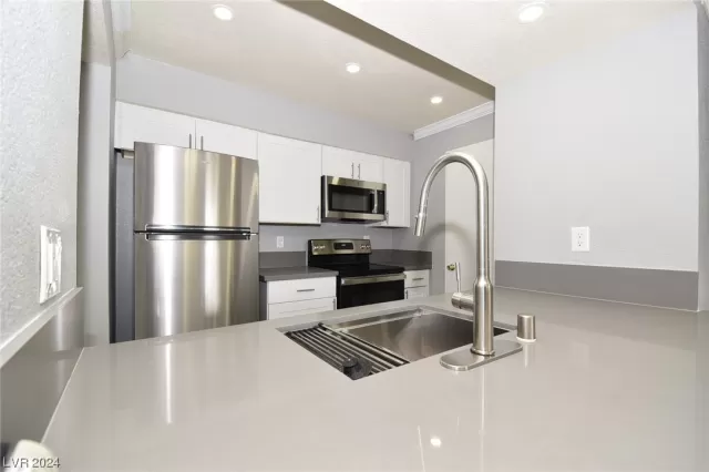 MLS: 2557982 Condo For Sale