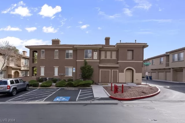 MLS: 2557992 Condo For Sale