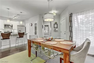 Photo #4: 2558006 Listing