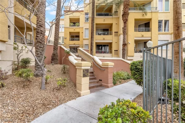 MLS: 2558010 Condo For Sale