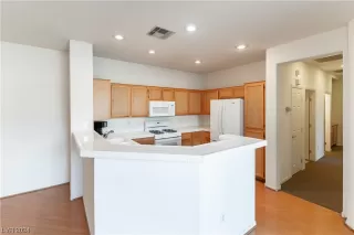 Photo #3: 2558024 Listing