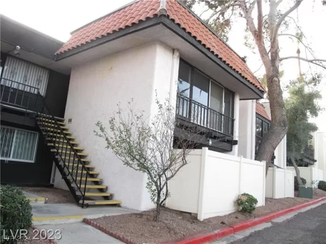 MLS: 2558051 Condo For Sale