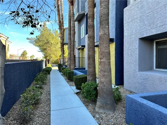 MLS: 2558076 Condo For Sale