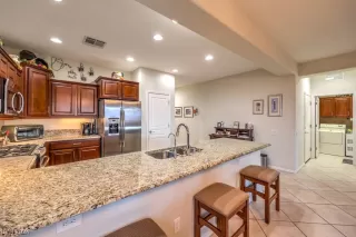 Photo #5: 2558081 Listing