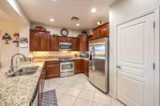 Photo #6: 2558081 Listing