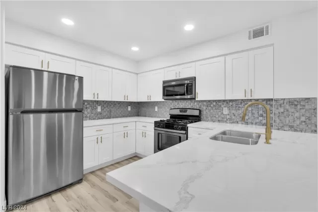 MLS: 2558082 Condo For Sale