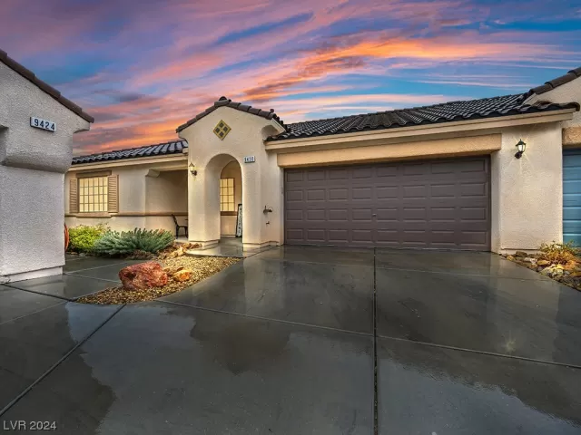 MLS: 2558103 Condo For Sale