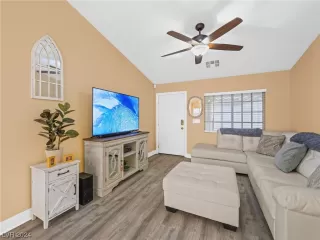 Photo #2: 2558103 Listing 