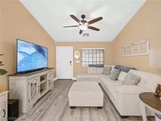 Photo #5: 2558103 Listing 