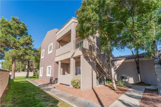 MLS: 2558129 Condo For Sale