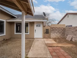 Photo #5: 2558148 Listing