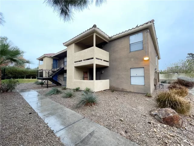 MLS: 2558158 Condo For Sale