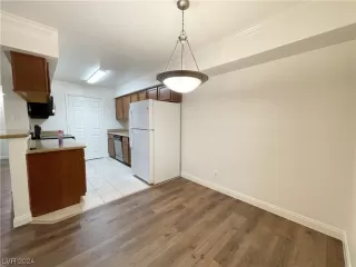 Photo #5: 2558158 Listing 