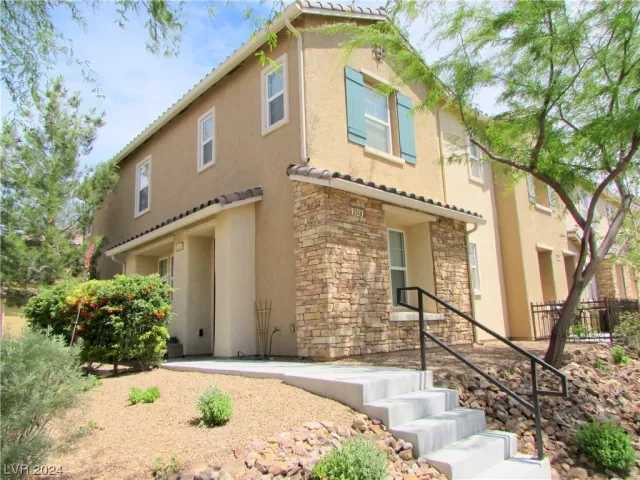 MLS: 2558164 Condo For Sale