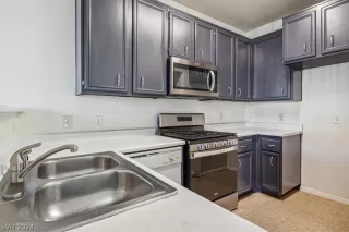 Photo #6: 2558165 Listing